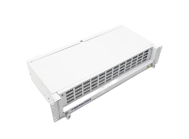 19"/ETSI 2U panel for 48 LC-QUAD (192F) Teleskopskinner, med installasjonssett 