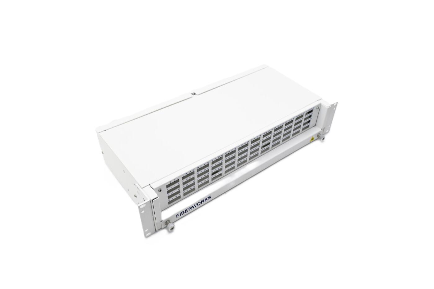 SP-FP20-48LCQ-EMPTY Fiberworks AS 6918851 19&quot;/ETSI 2U panel for 48 LC-QUAD (192F) Teleskopskinner, med installasjonssett