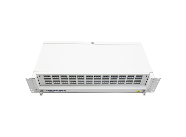19"/ETSI 2U panel for 48 LC-QUAD (192F) Teleskopskinner, med installasjonssett 