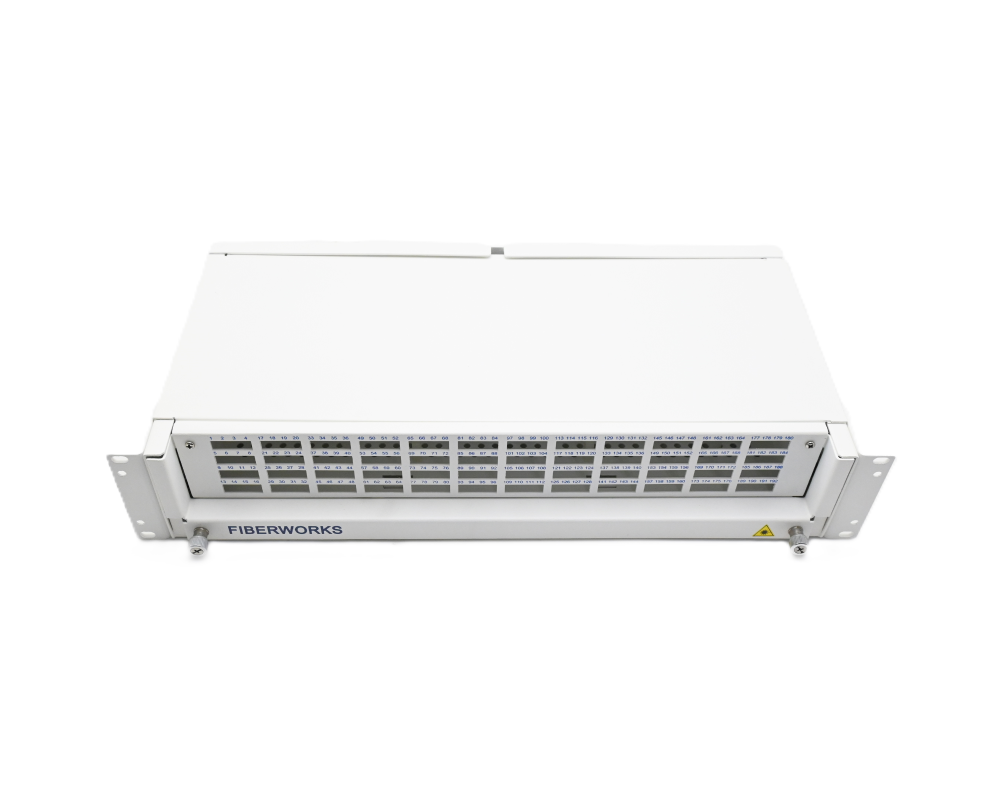 SP-FP20-48LCQ-EMPTY Fiberworks AS 6918851 19&quot;/ETSI 2U panel for 48 LC-QUAD (192F) Teleskopskinner, med installasjonssett