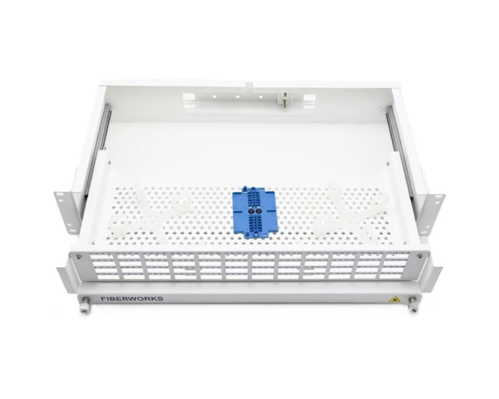 SP-FP20-48LCQ-EMPTY Fiberworks AS 6918851 19&quot;/ETSI 2U panel for 48 LC-QUAD (192F) Teleskopskinner, med installasjonssett