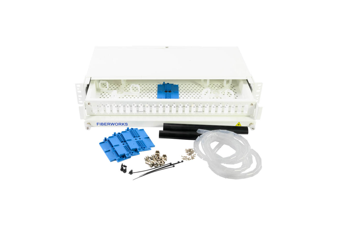 SP-FP15-24SCD-E Fiberworks AS  Panel 1,5U 19&quot;/ETSI for 24xSC-DPX (48F) Teleskopskinner. Med installasjonsett