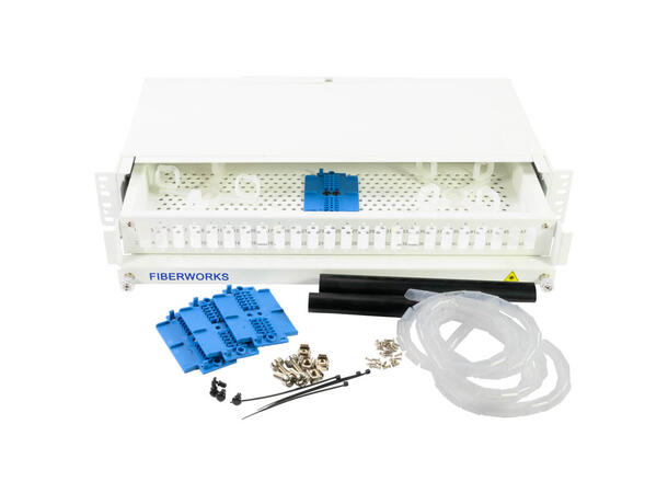 Panel 1,5U 19"/ETSI for 24xSC-DPX (48F) Teleskopskinner. Med installasjonsett 