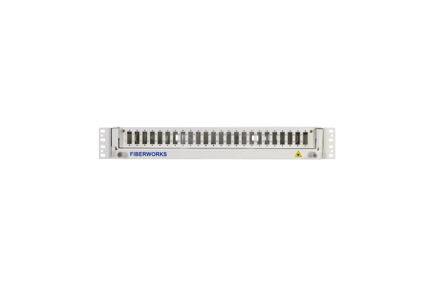 SP-FP15-24SCD-E Fiberworks AS  Panel 1,5U 19&quot;/ETSI for 24xSC-DPX (48F) Teleskopskinner. Med installasjonsett
