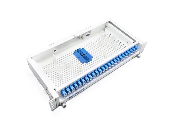 Panel 1,5U 19"/ETSI for 12xSC-DPX (24F) Teleskopskinner. Med installasjonsett 