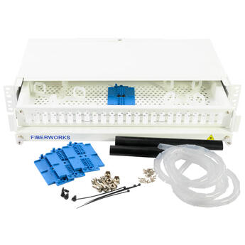 FP15-Y12PT-LCU Fiberworks AS  Panel 1,5U med 12 LC/UPC fiberhaler 9/OS2 G.657.A1, 3x LC-QUAD, inst.sett
